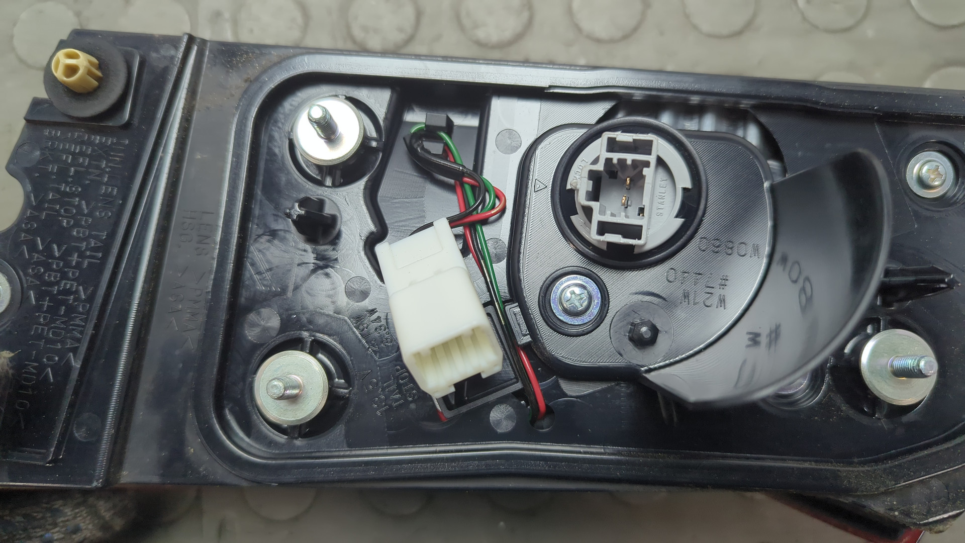 Фонарь задний внутренний левый