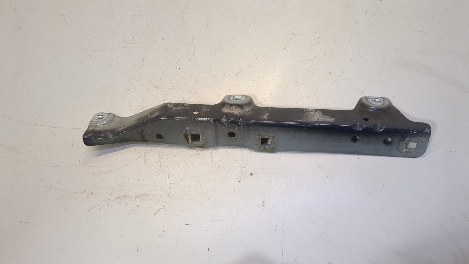 Кронштейн крепления крыла