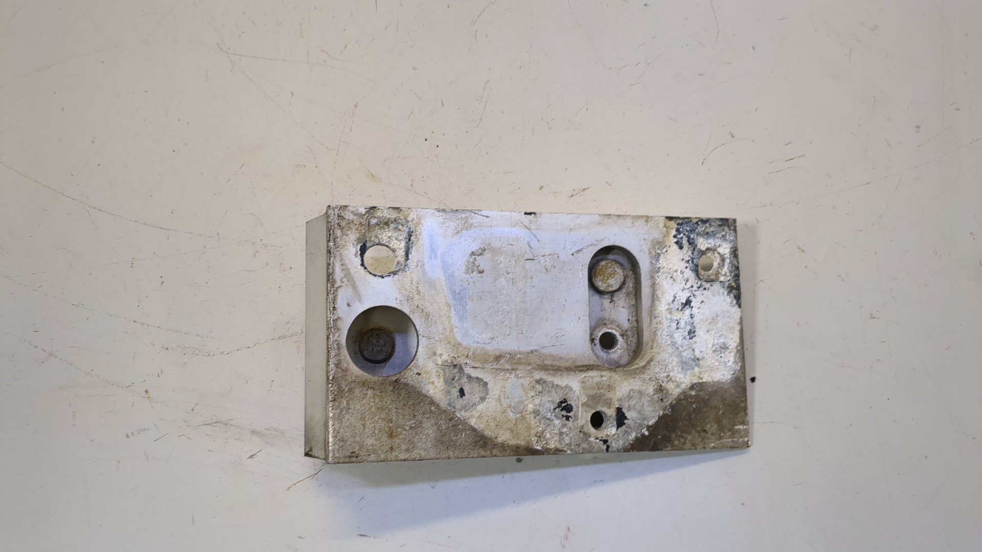 Кронштейн усилителя заднего бампера