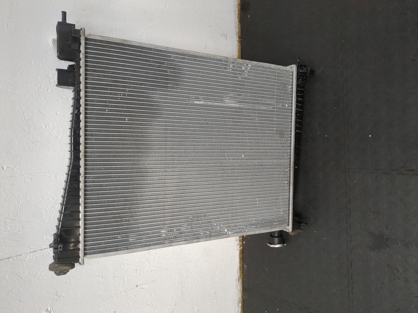 Радиатор охлаждения двигателя основной