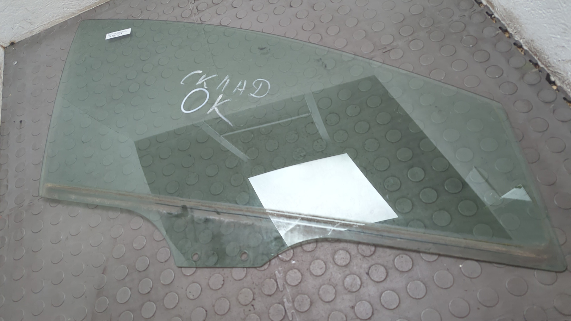 Стекло кузовное глухое правое