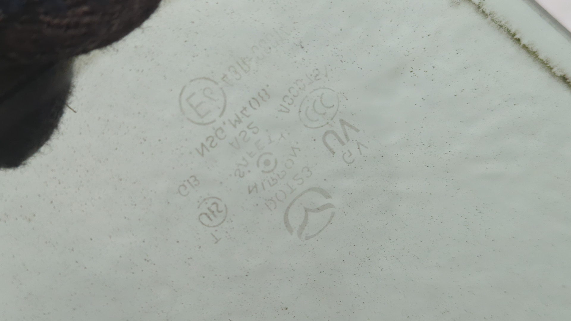 Стекло кузовное глухое правое