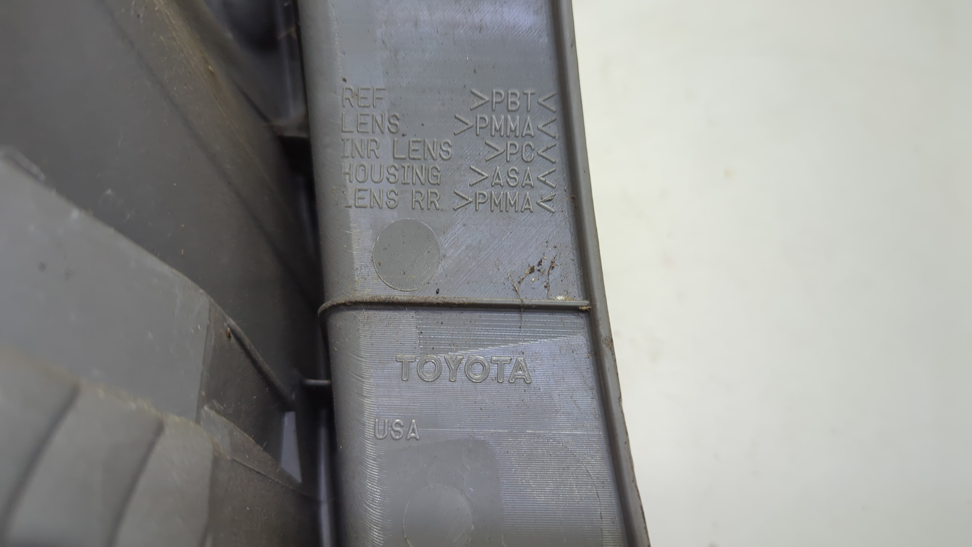 Фонарь задний правый