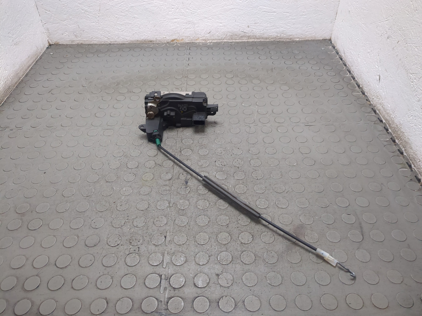 Замок двери передней правой