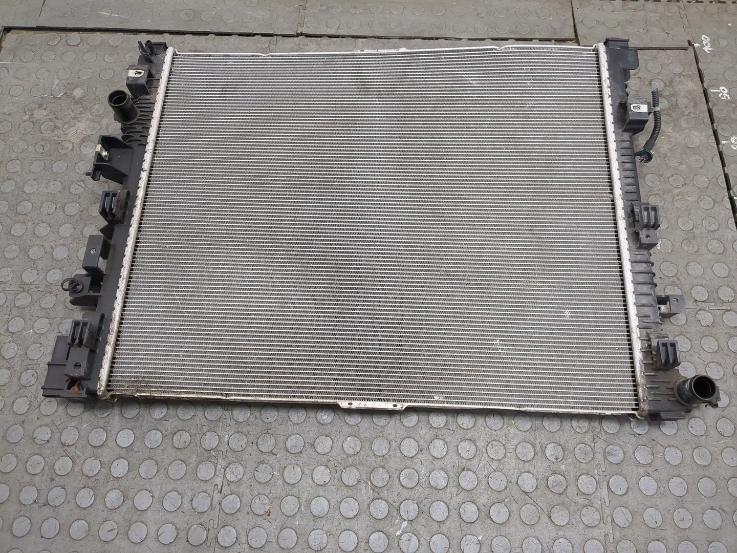 Радиатор охлаждения двигателя основной