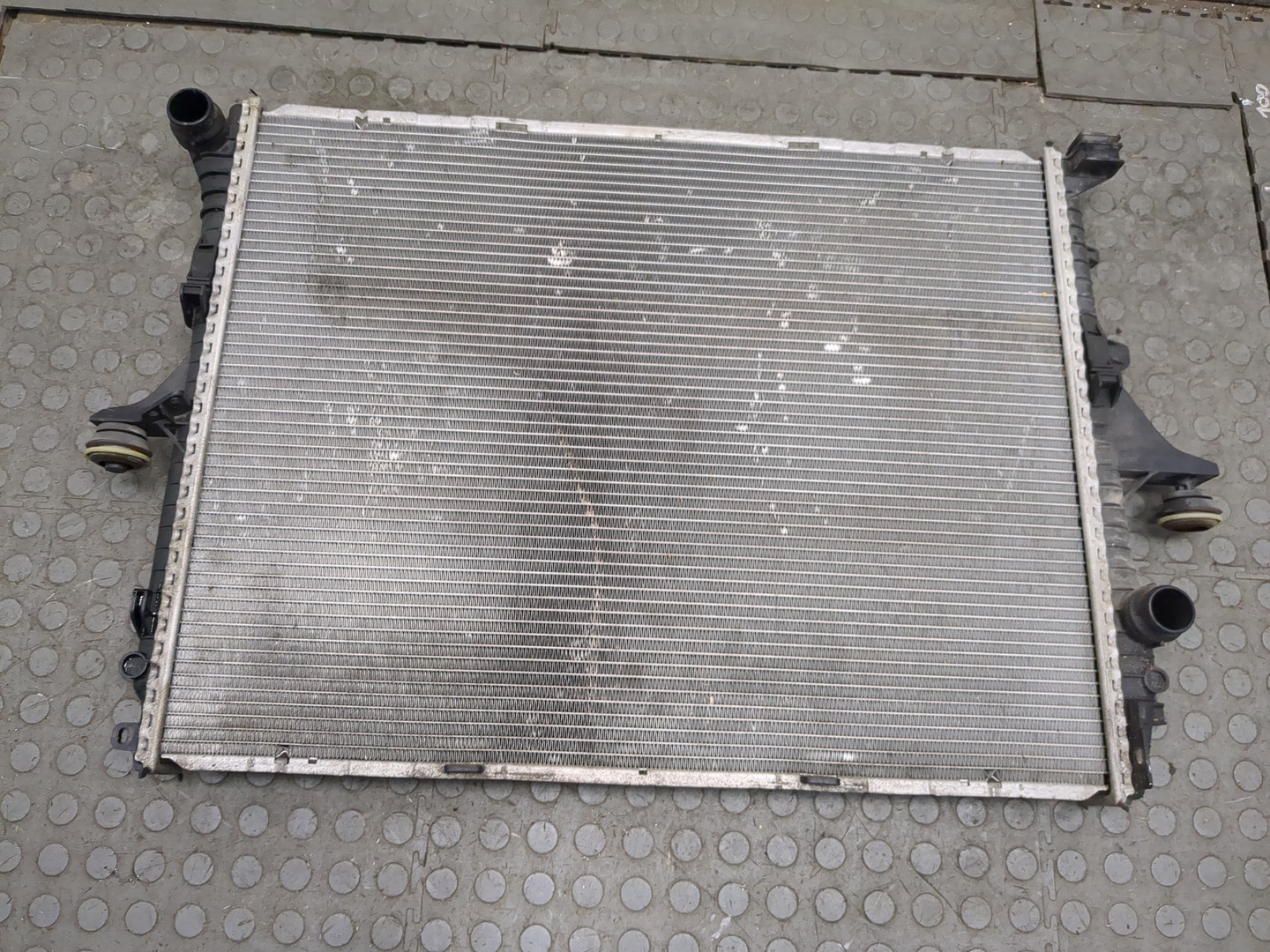 Радиатор охлаждения двигателя основной