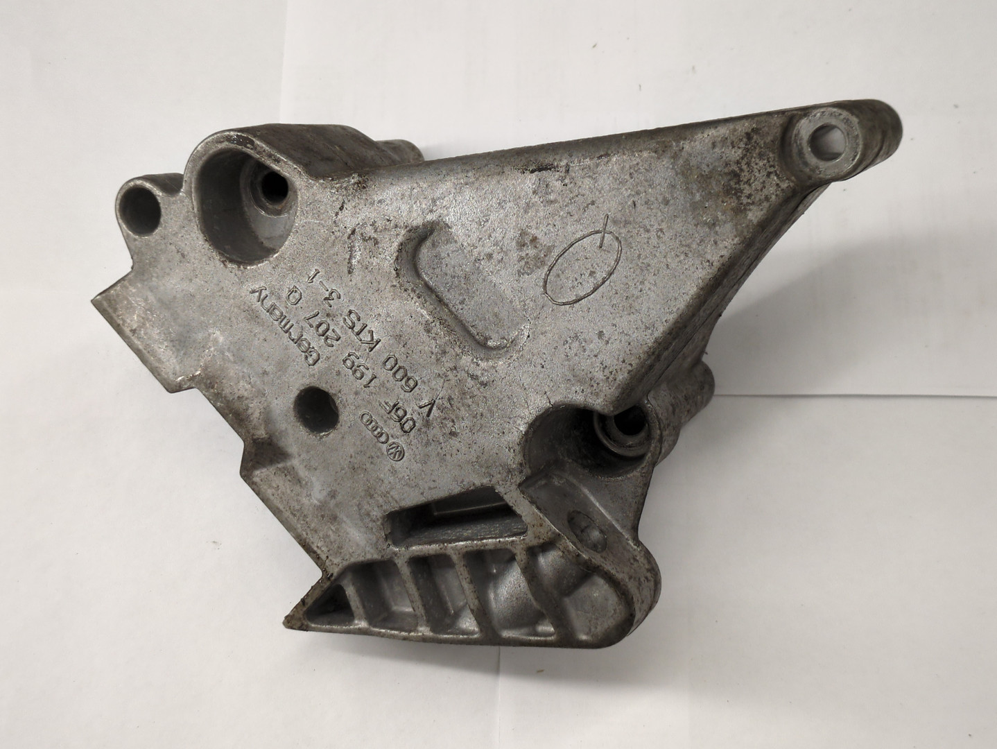 Кронштейн двигателя