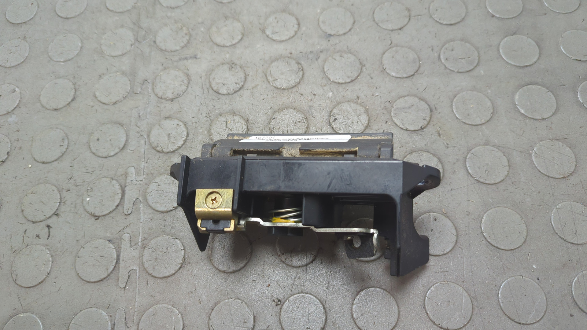 Ручка двери багажника наружная