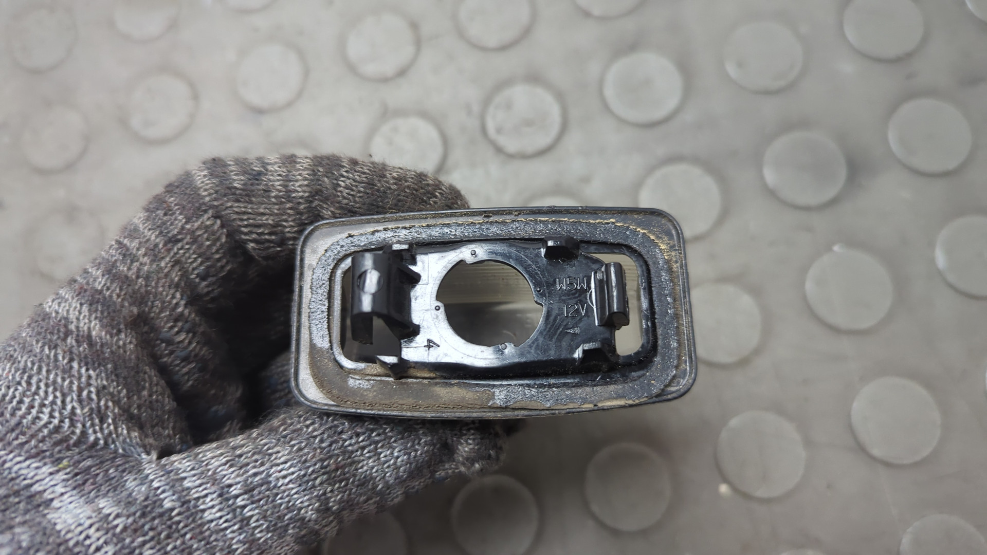 Фонарь подсветки номера