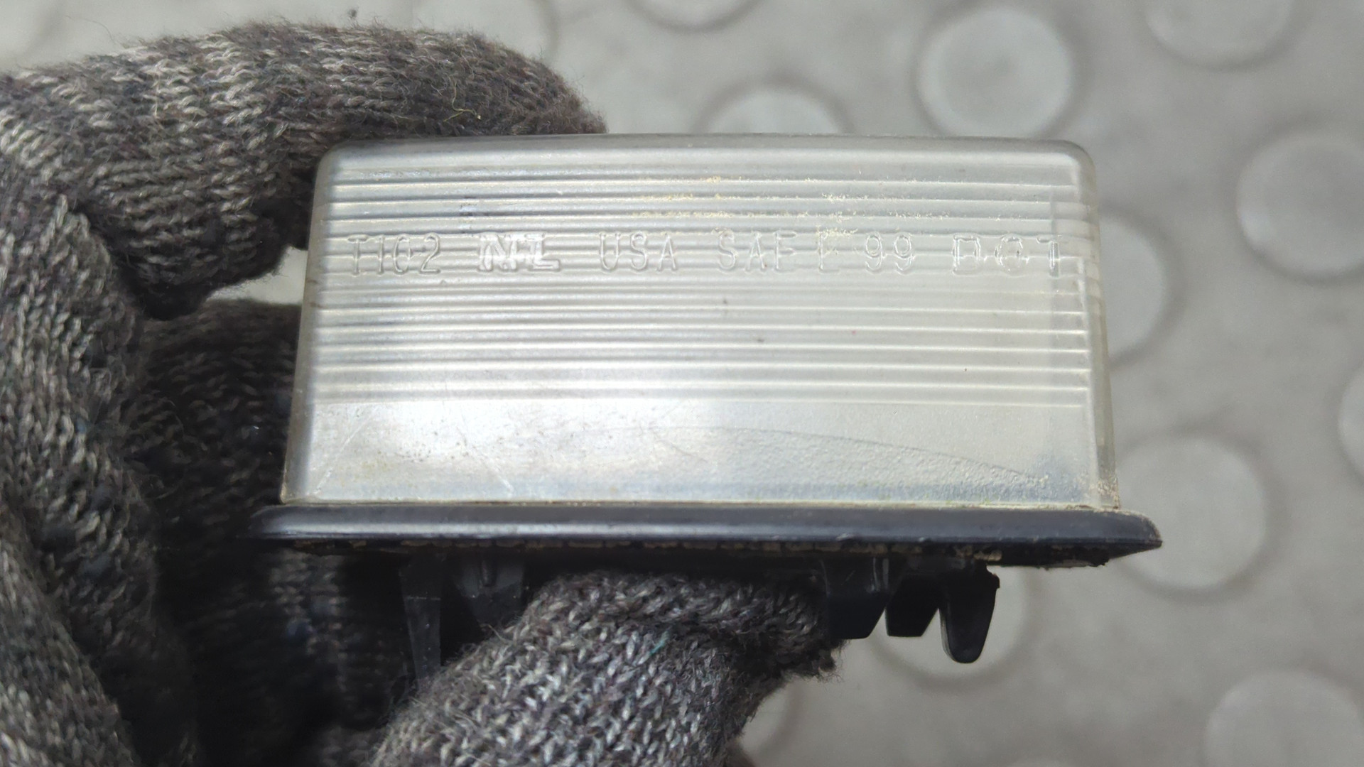 Фонарь подсветки номера