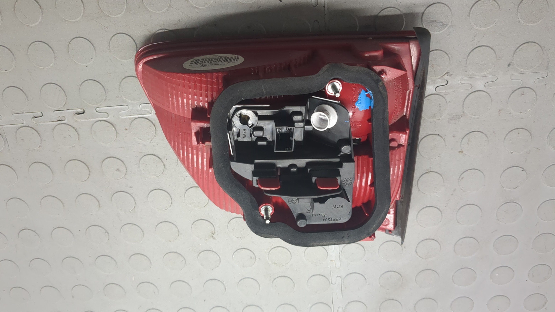 Фонарь задний внутренний правый