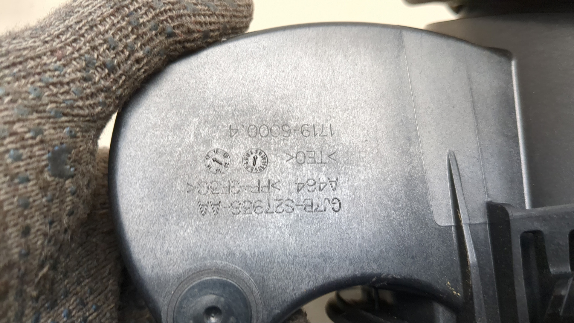 Лючок бензобака