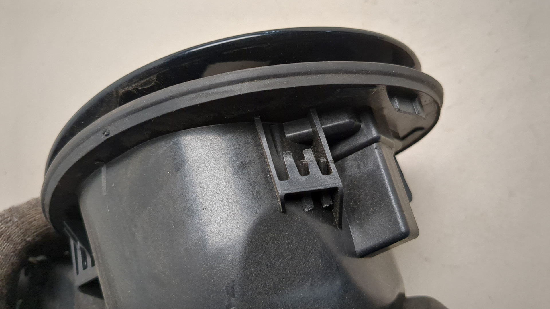 Лючок бензобака