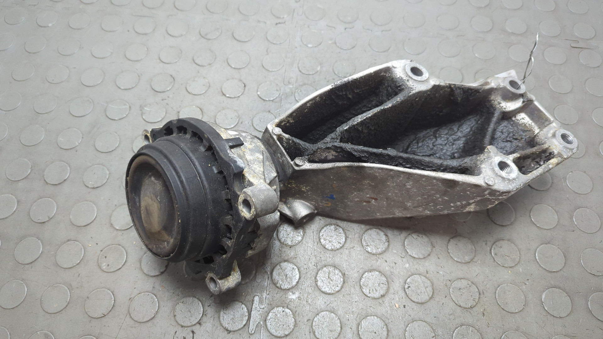 Опора двигателя