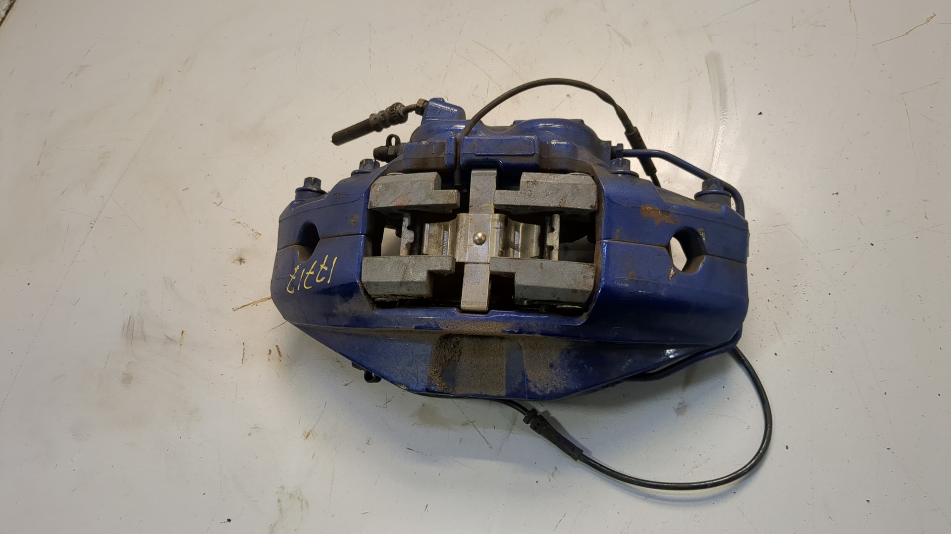 Суппорт передний левый