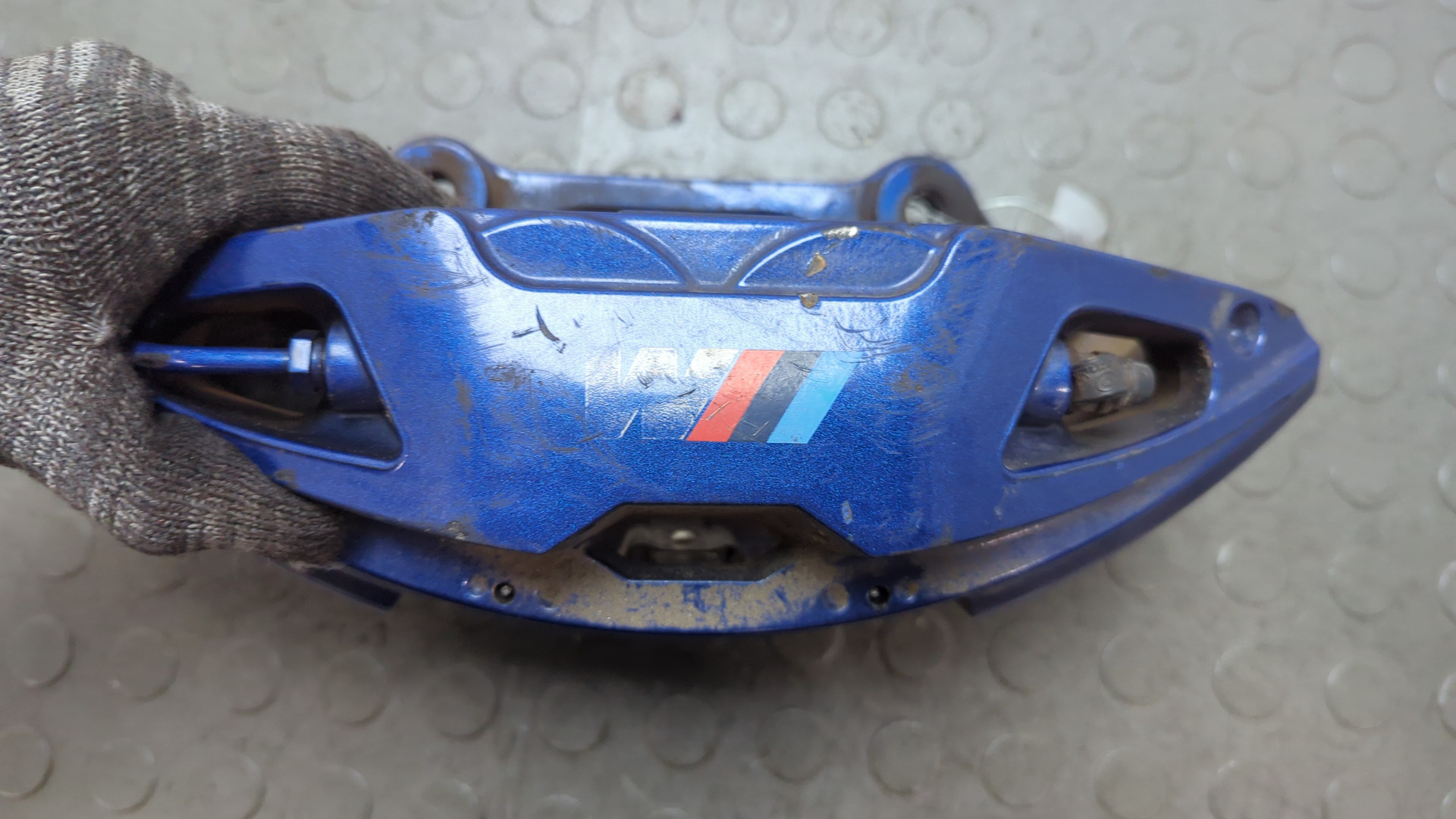 Суппорт передний левый