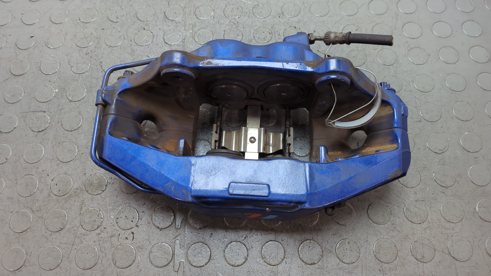 Суппорт передний левый