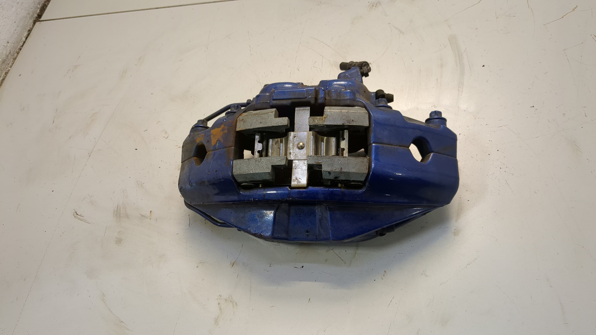 Суппорт передний правый