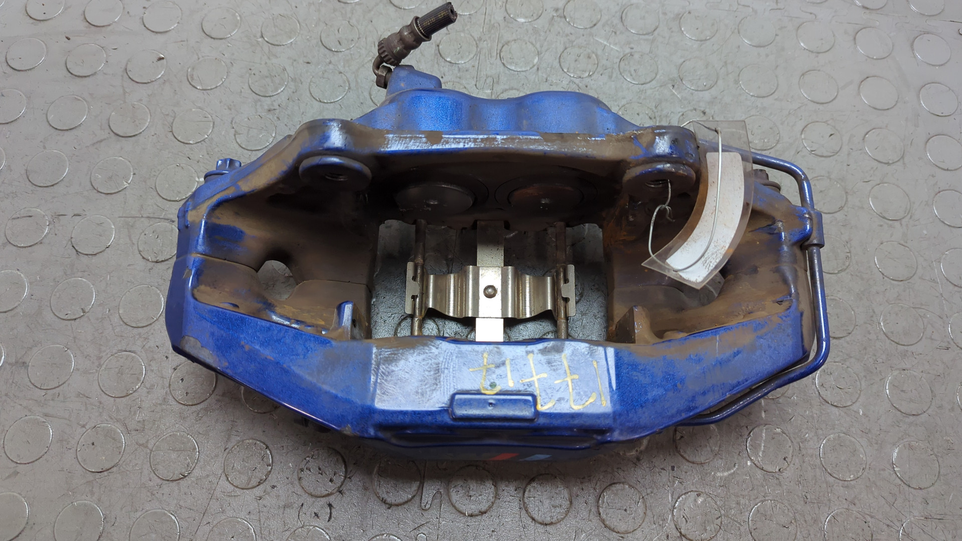 Суппорт передний правый