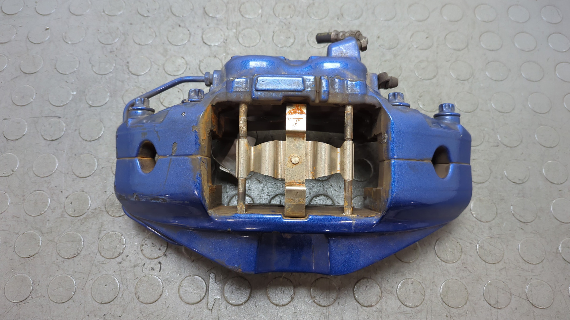 Суппорт передний правый