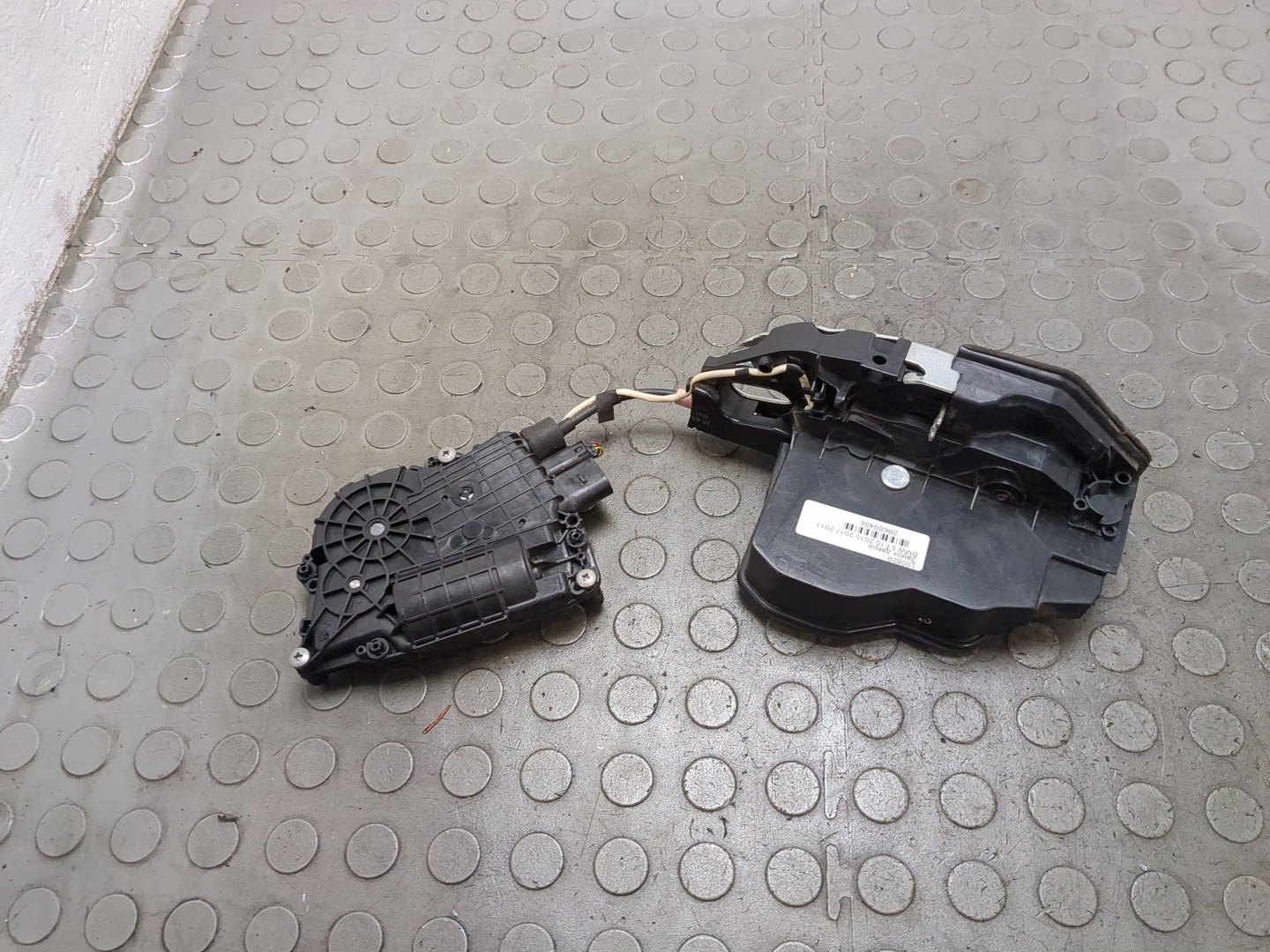 Замок двери задней правой