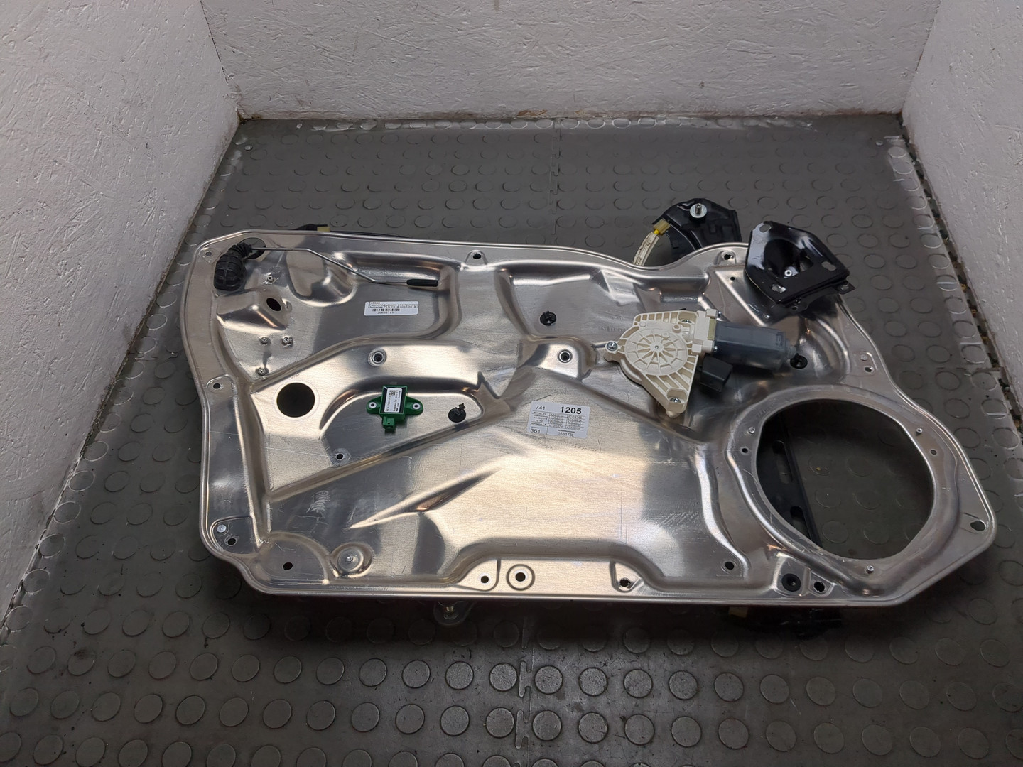 Стеклоподъемник электр. передний левый