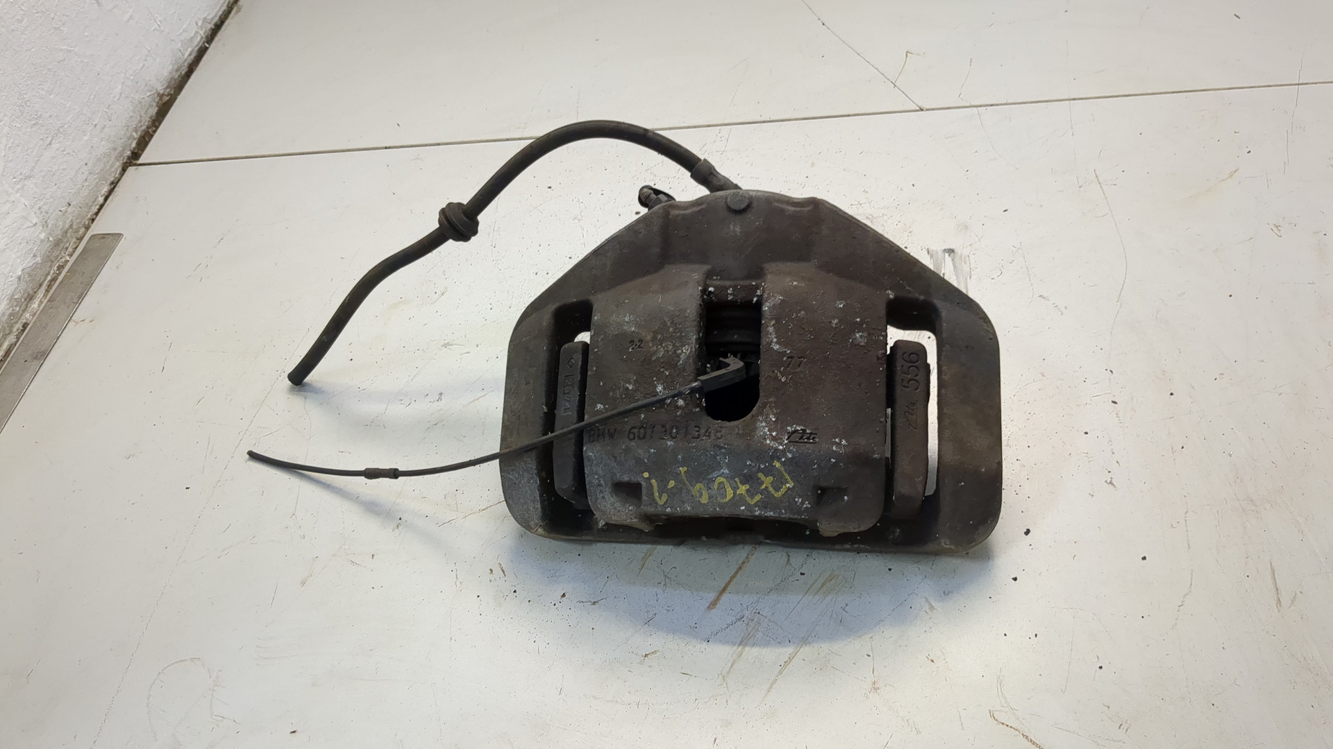 Суппорт передний левый