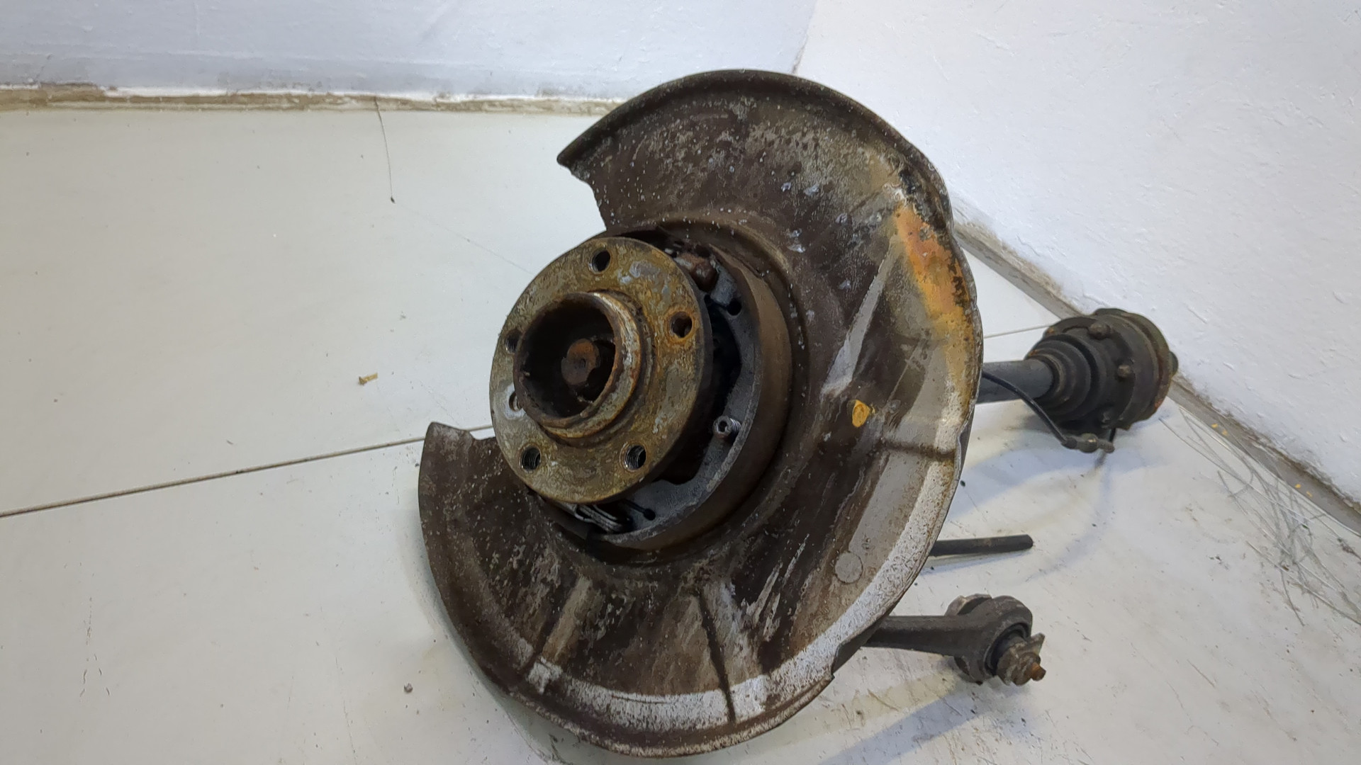 Кулак поворотный задний левый