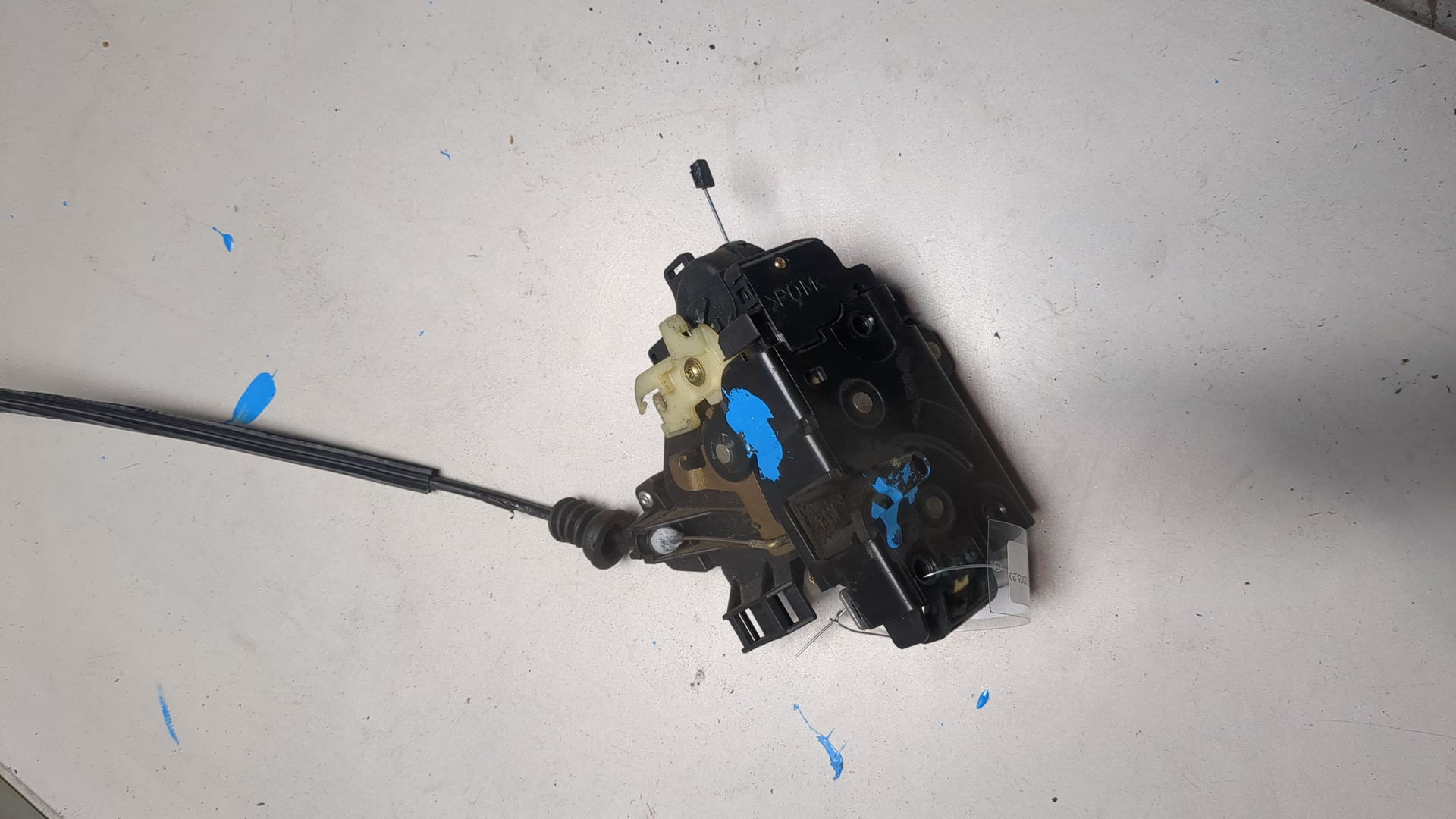 Замок двери передней правой