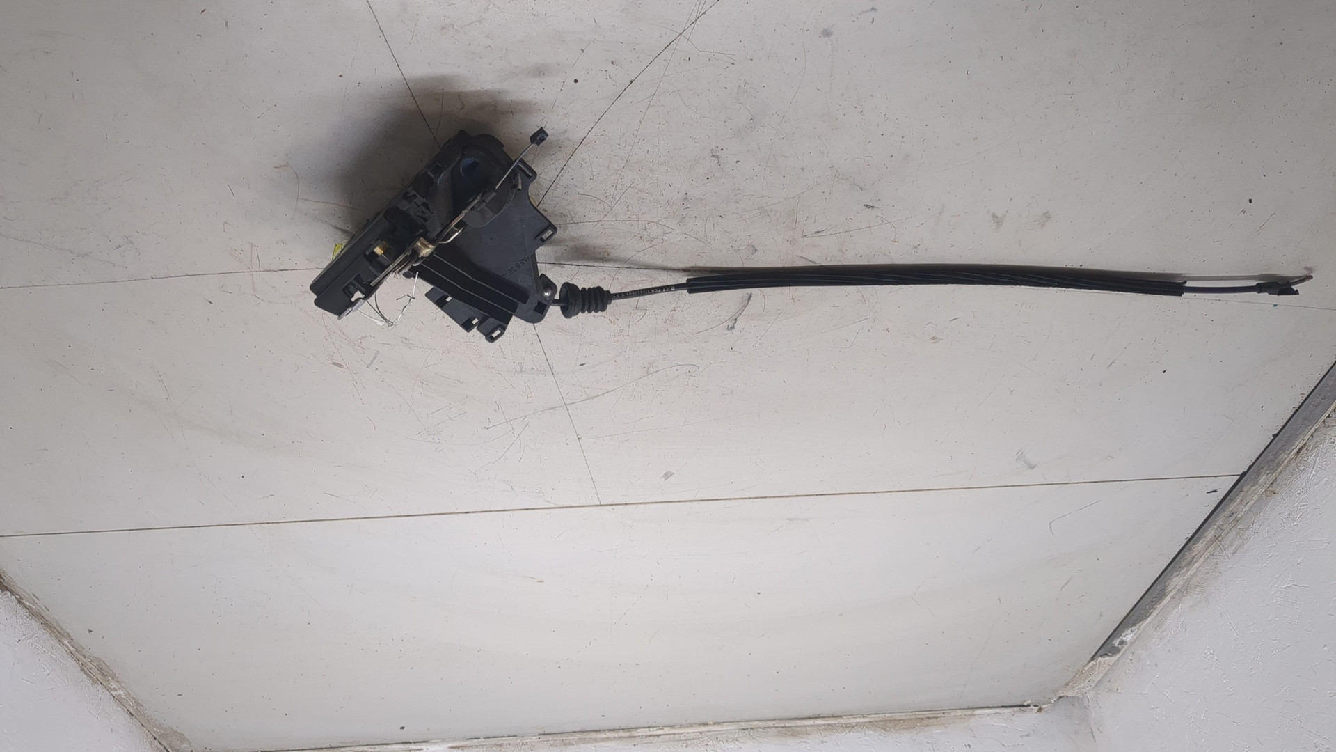 Замок двери передней правой