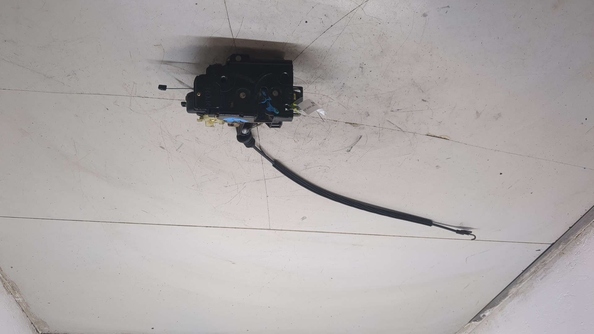 Замок двери передней правой