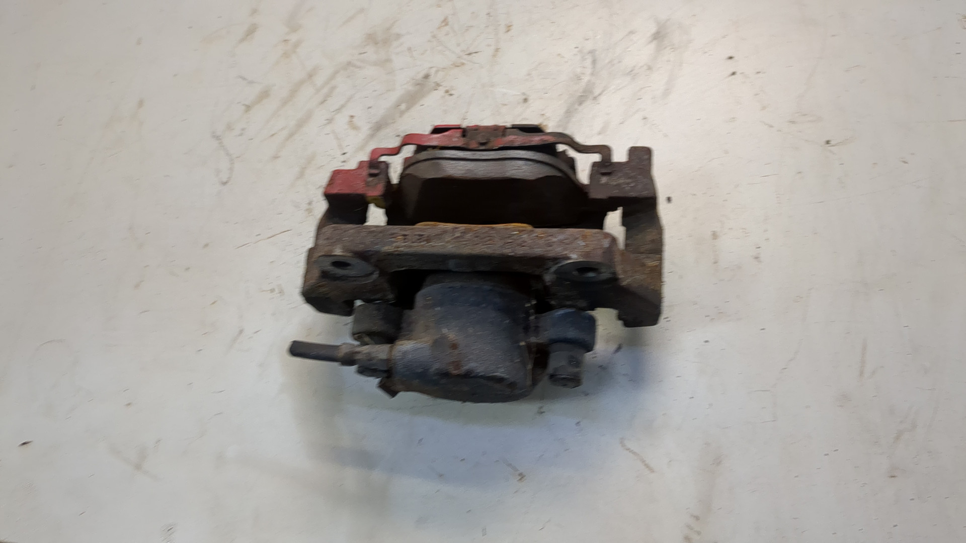 Суппорт передний левый