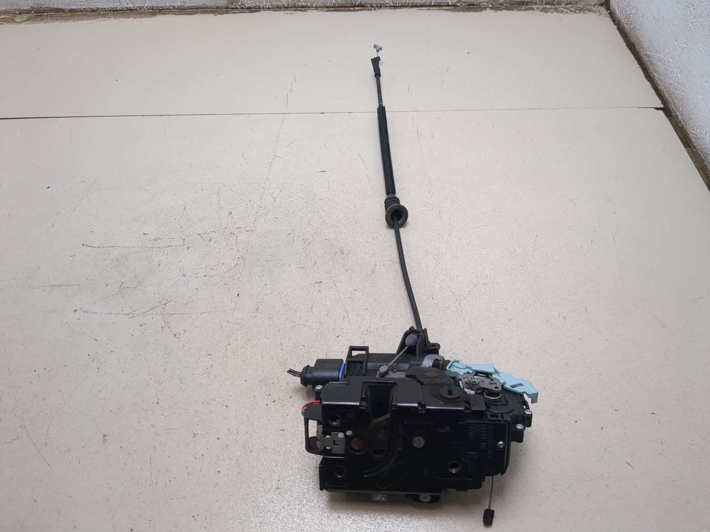 Замок двери задней правой