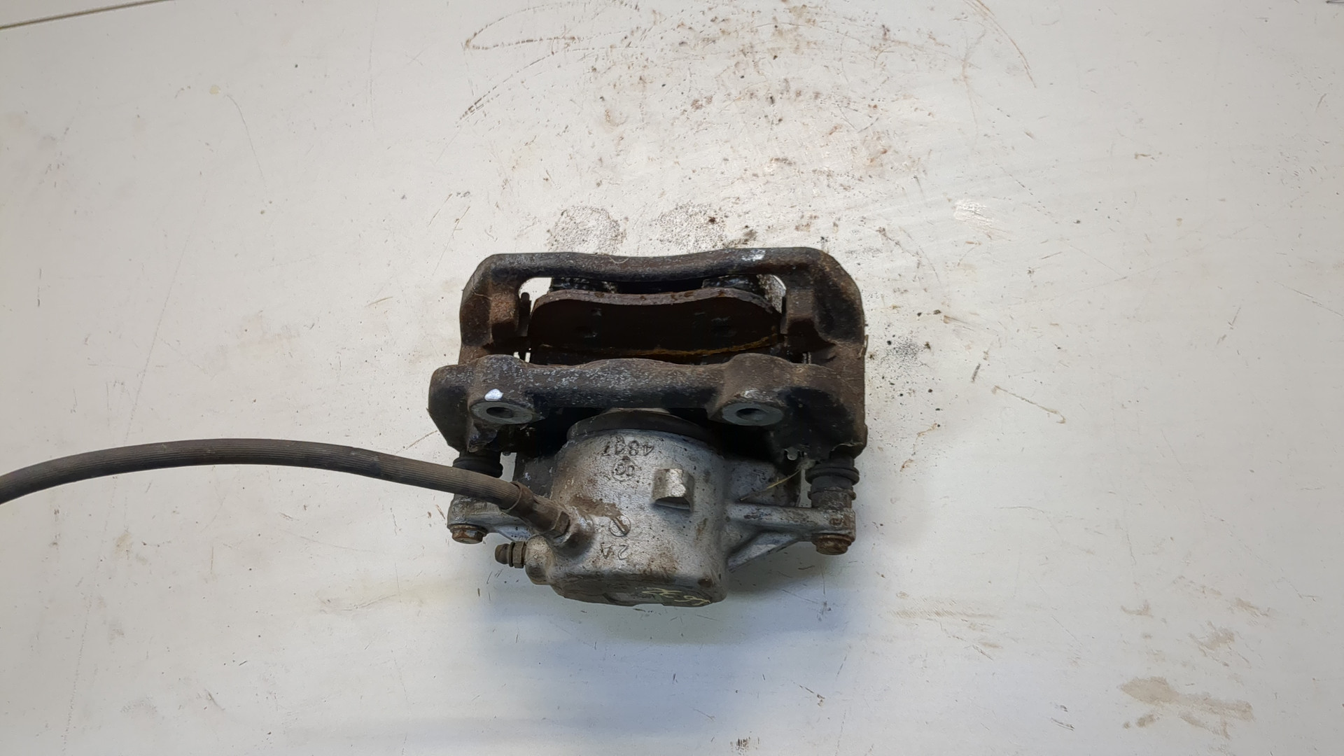 Суппорт передний левый