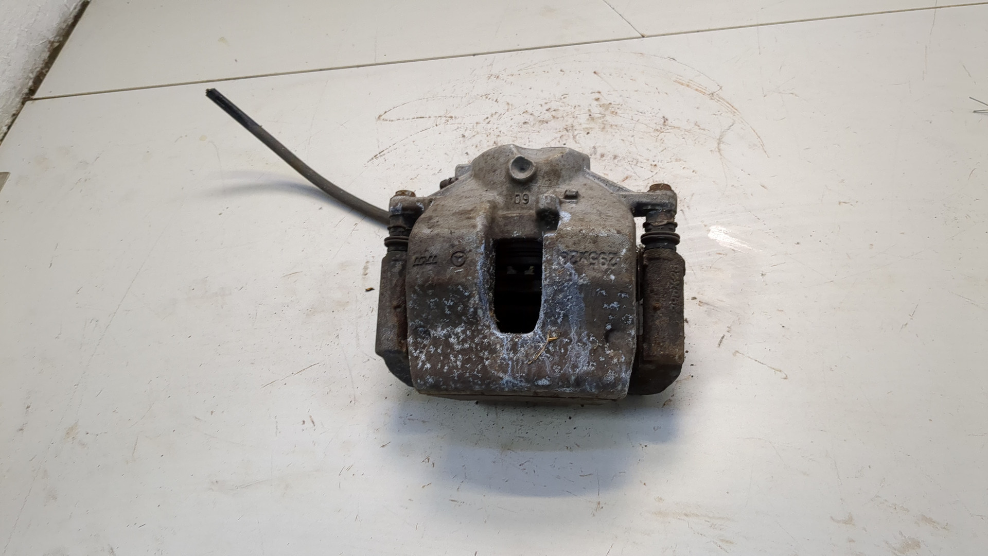 Суппорт передний левый