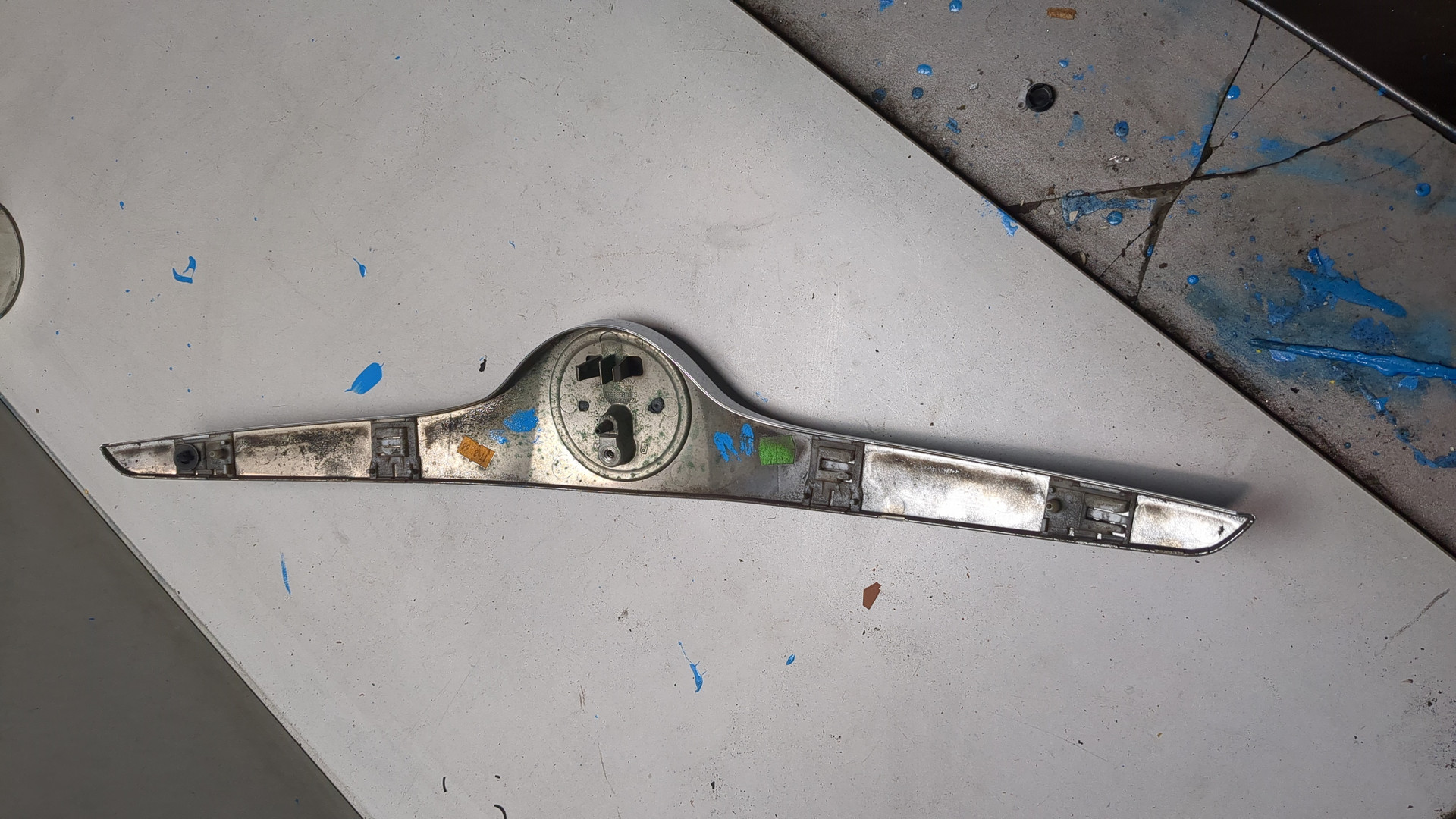 Молдинг капота