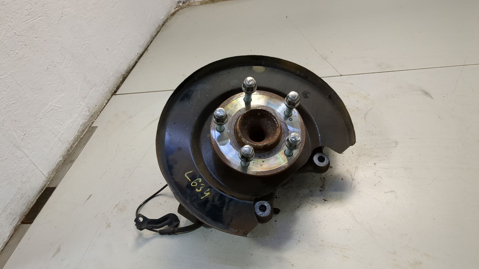 Кулак поворотный задний правый