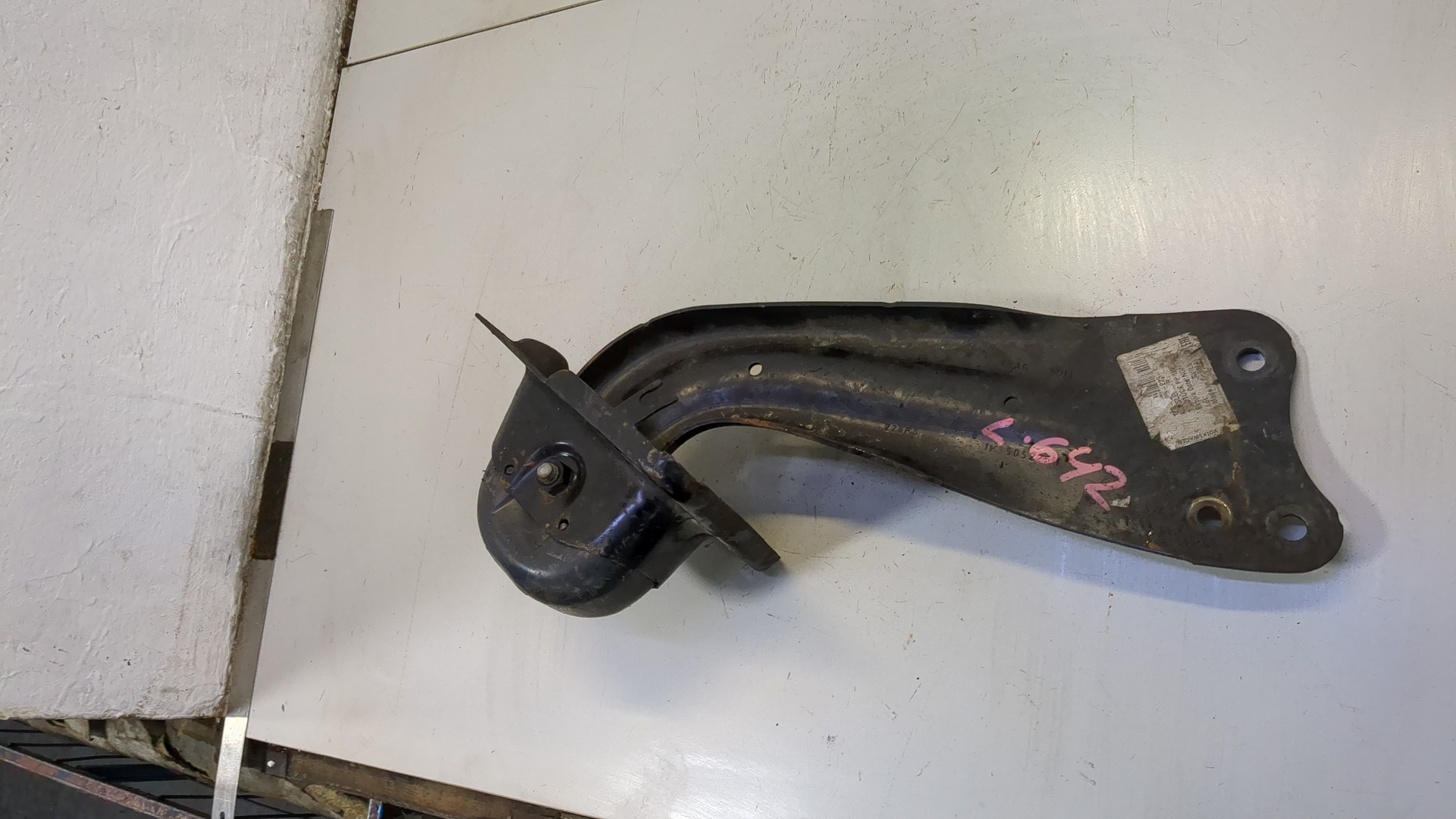 Рычаг задний левый