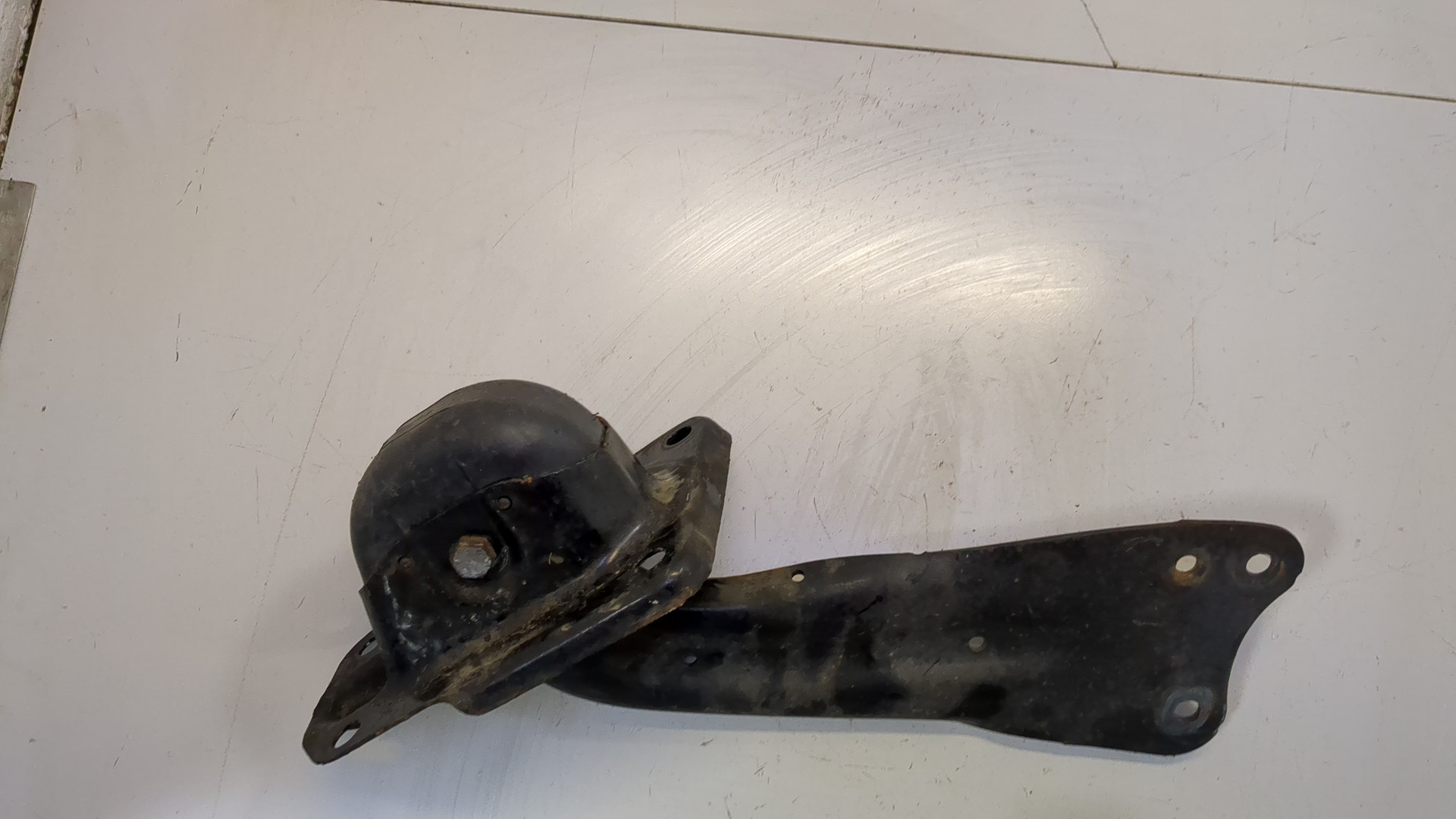 Рычаг задний левый