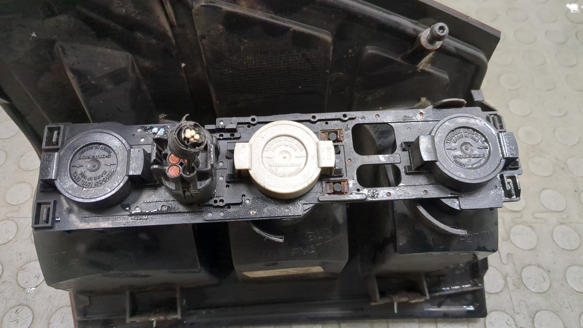 Фонарь задний правый