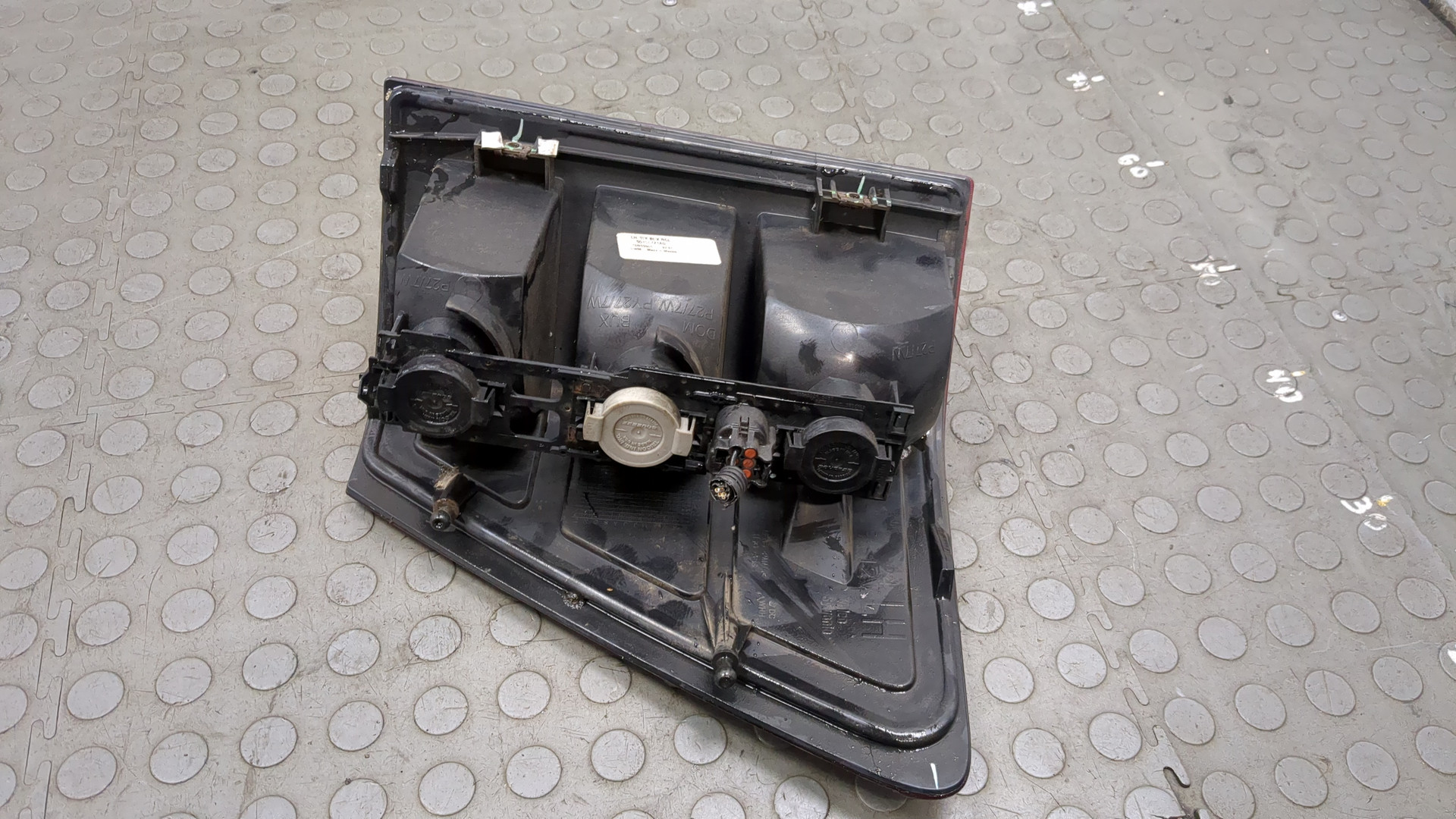 Фонарь задний правый