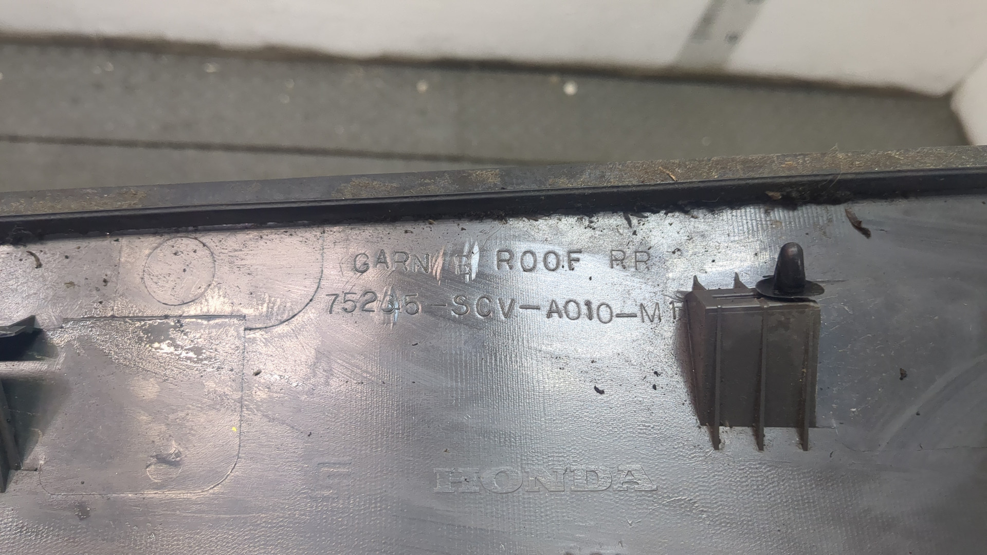 Молдинг крыши правый