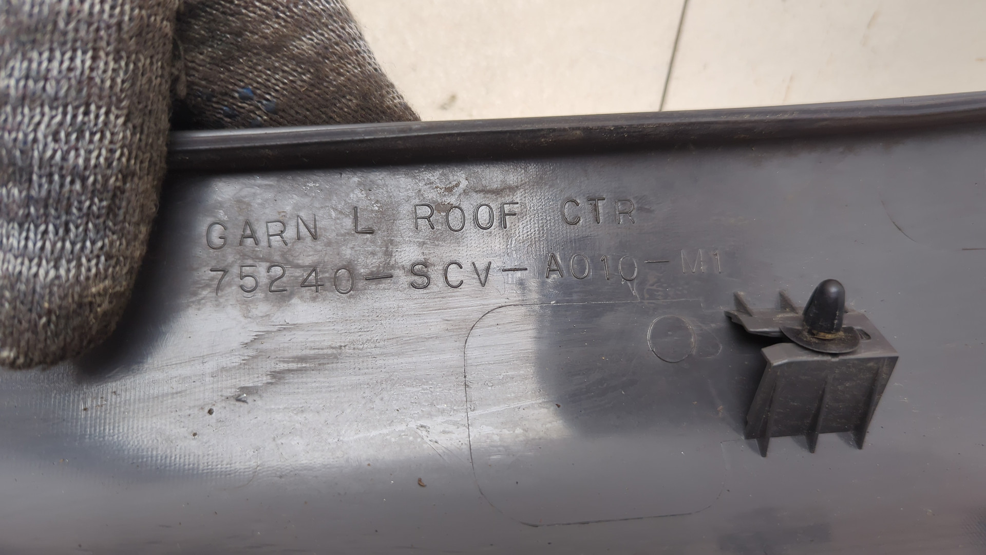 Молдинг крыши левый