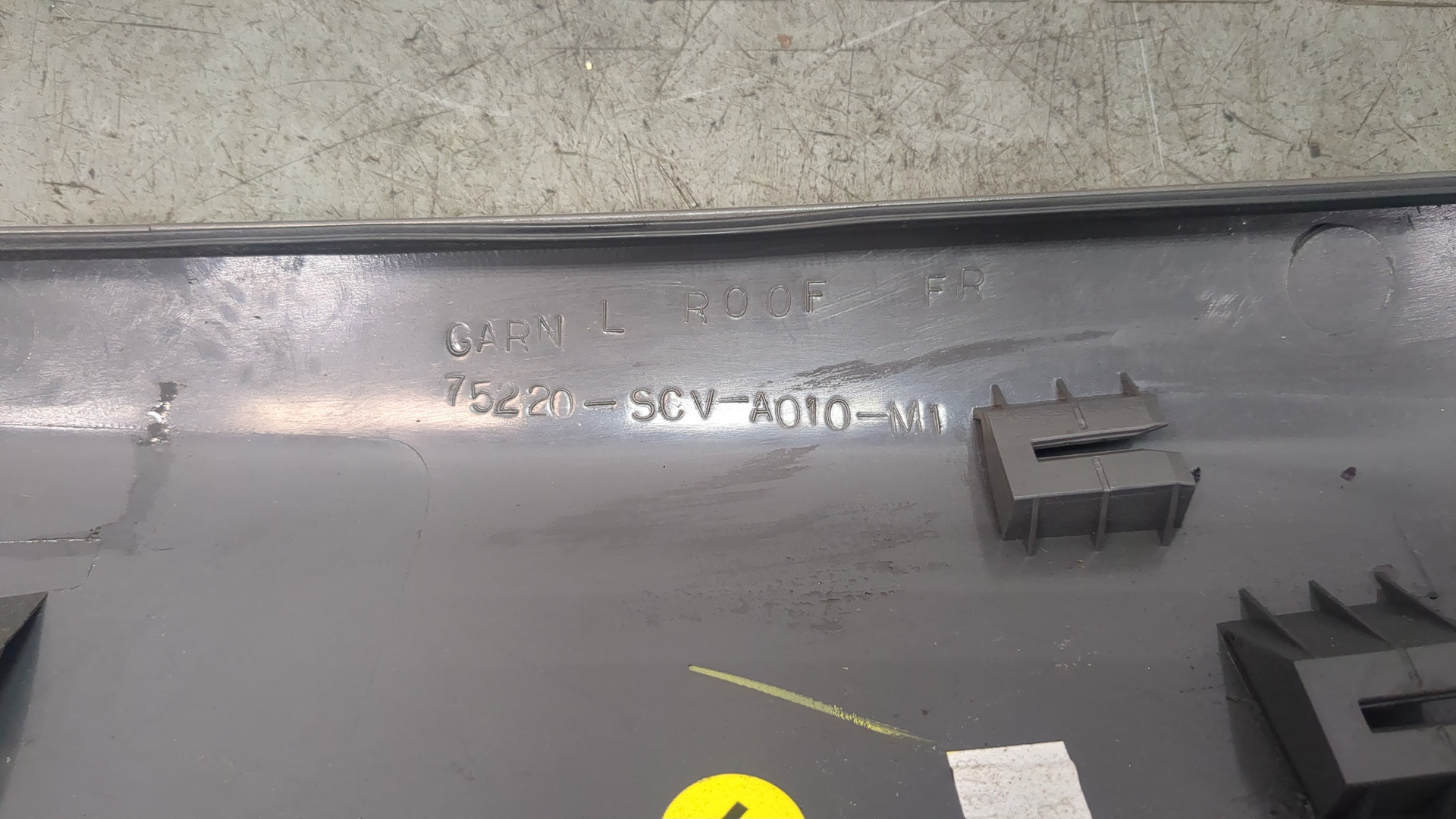 Молдинг крыши левый