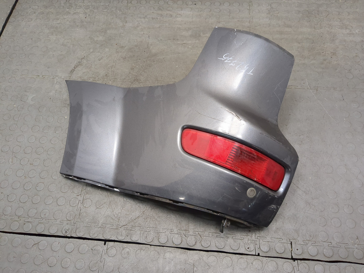 Накладка заднего бампера левая