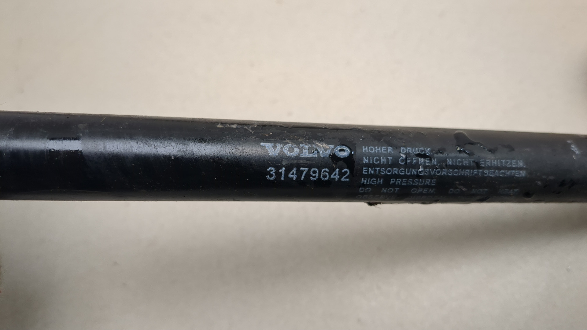 Петля капота правая