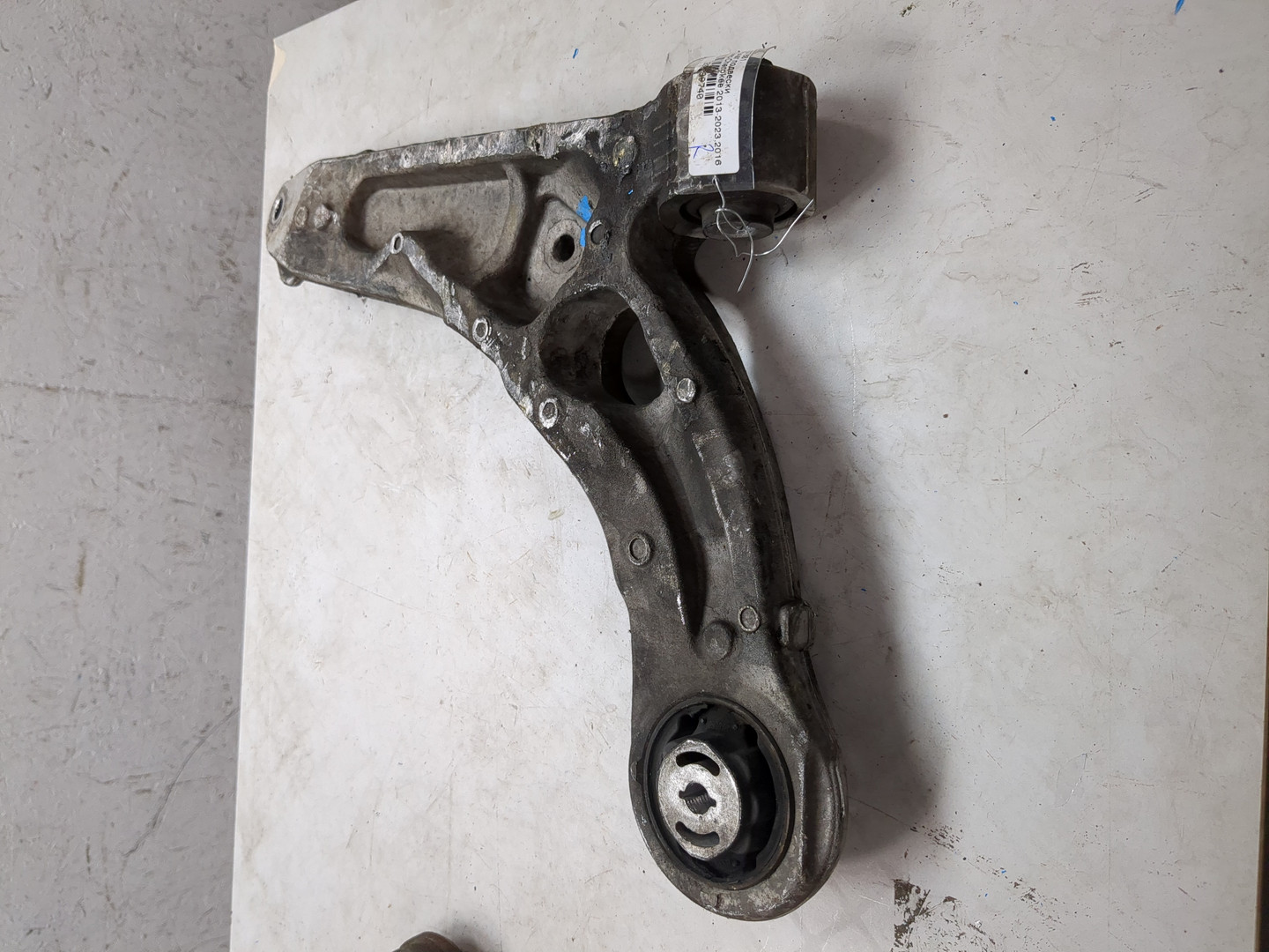 Рычаг передний правый