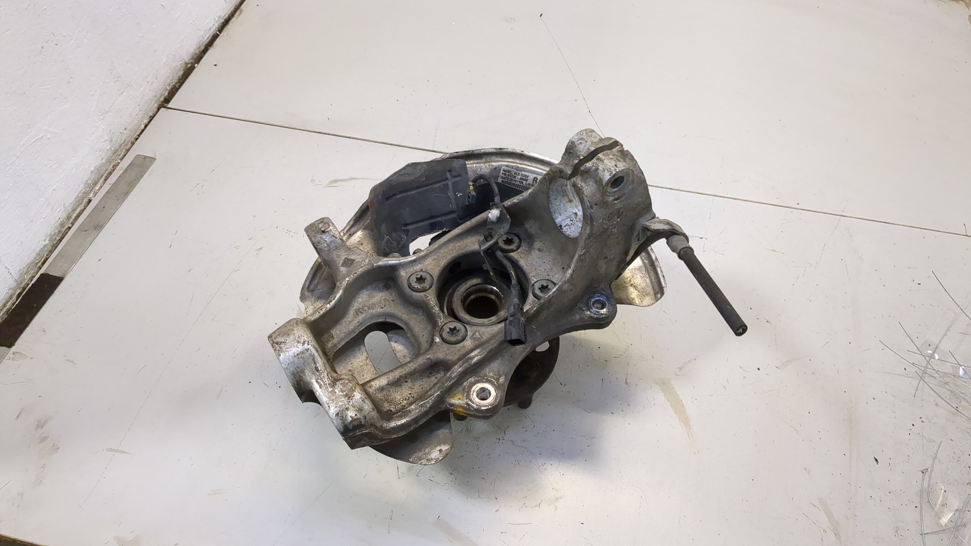 Кулак поворотный передний правый