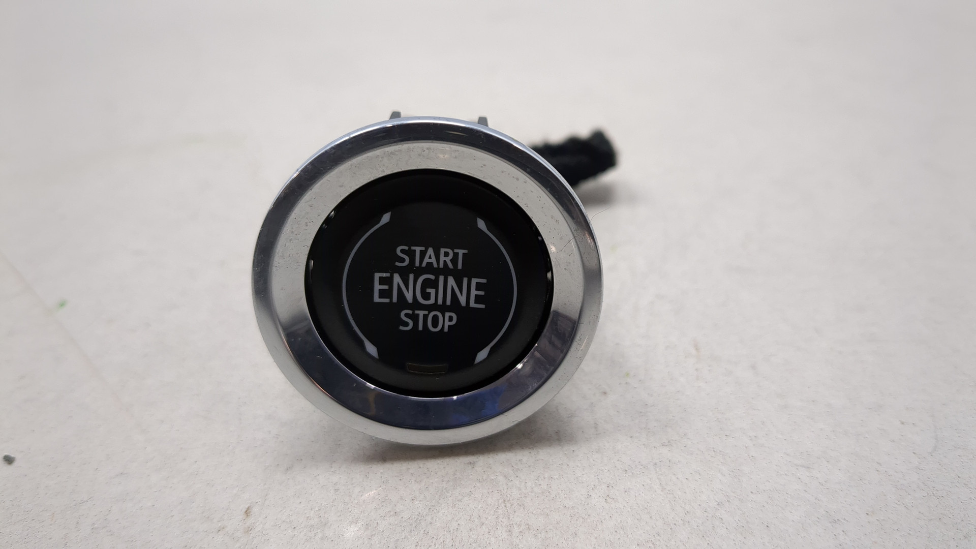 Кнопка запуска двигателя