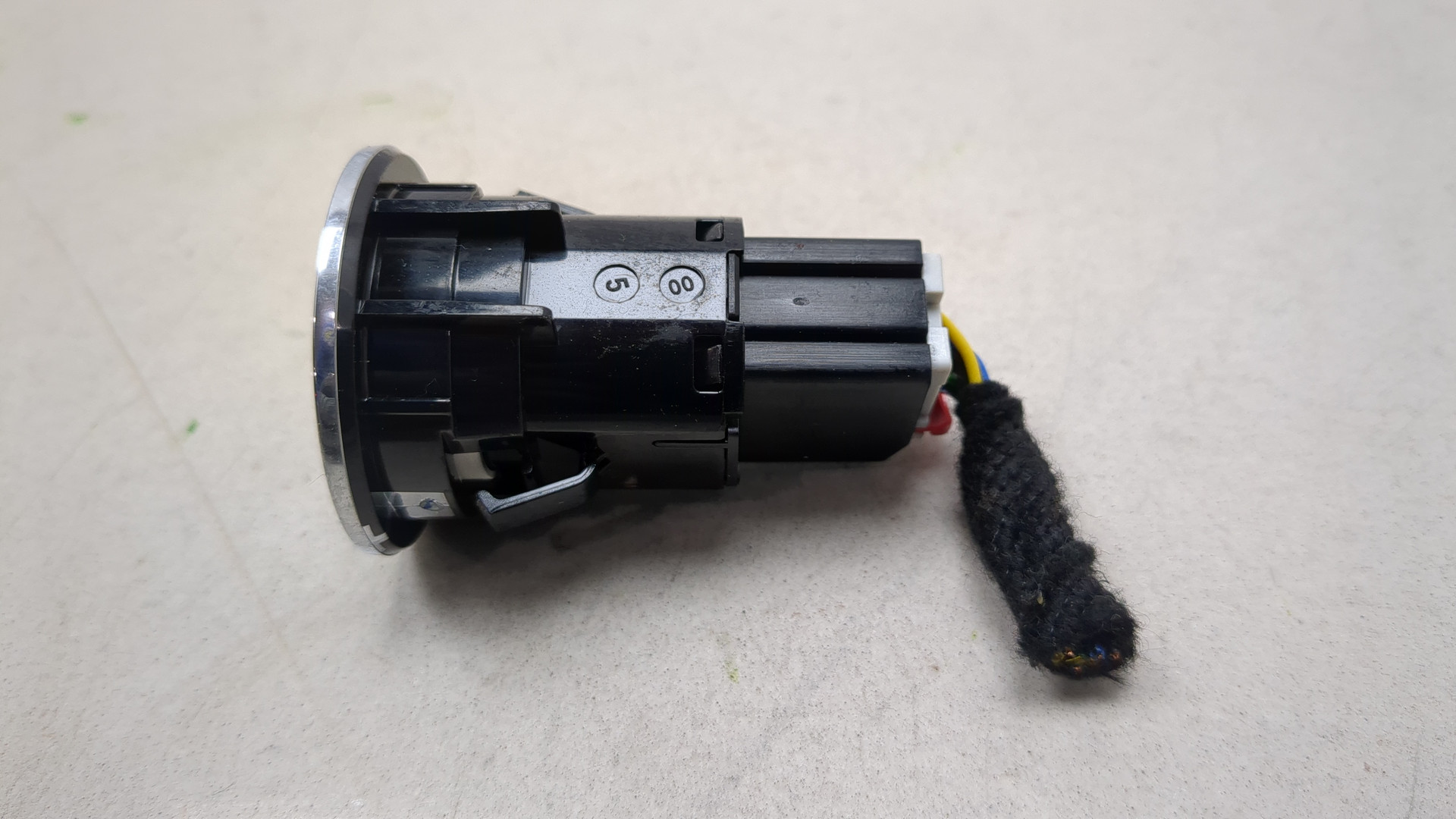 Кнопка запуска двигателя